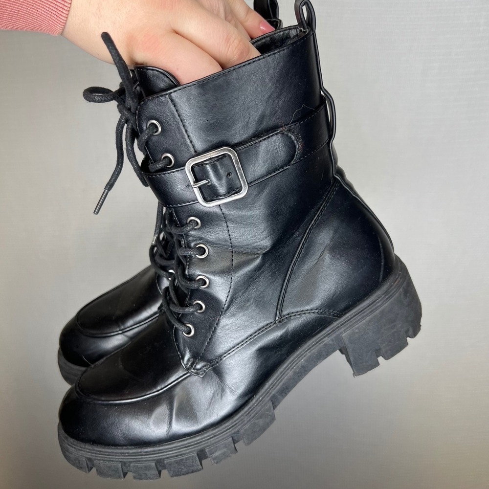 Sincerely Jules Eastbridge Black Combat Lug Sole‎ Buckle Boots F33962 Womens 9M - Picture 4 of 7
